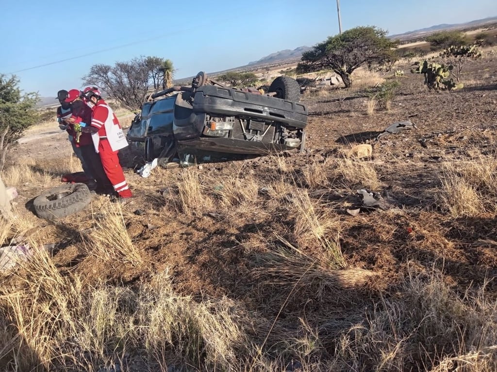 Respaldo. El percance ocurrió altrededor de las 19:00 horas, a la altura del kilómetro 91, donde corporaciones de auxilio acudieron tras recibir el reporte.