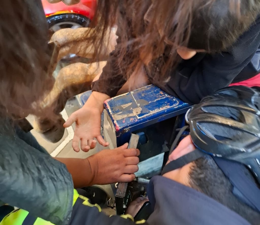Caso. Un niño quedó atorado en una máquina del Centro; lograron liberarlo sin lesiones graves.