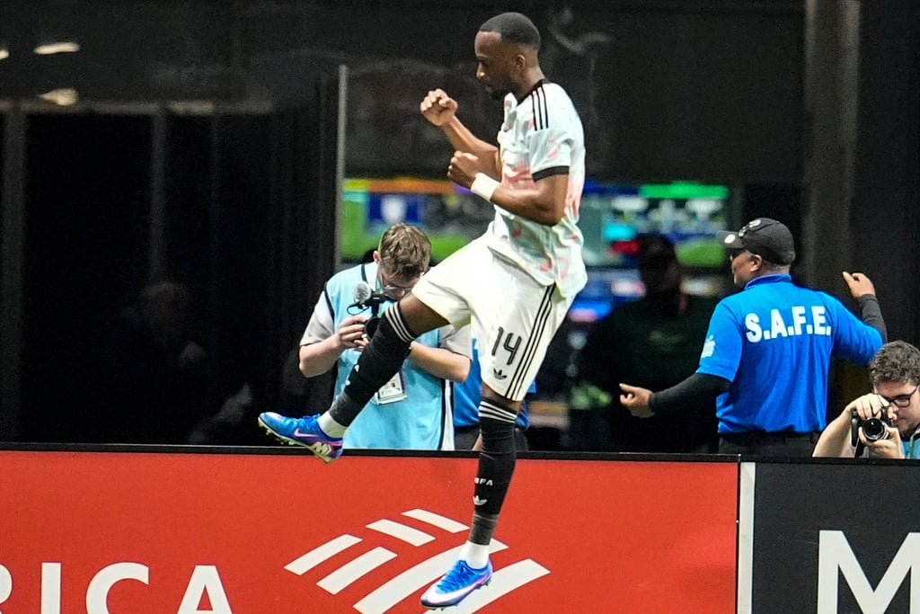 Si bien Dodi Lukébakio entró como cambio, pudo demostrar su nivel anotando dos goles importantes para Bélgica.