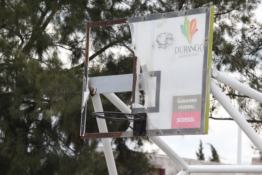 Descuido. Se hizo el cambio de administradores para que mejoren las condiciones de las unidades deportivas.