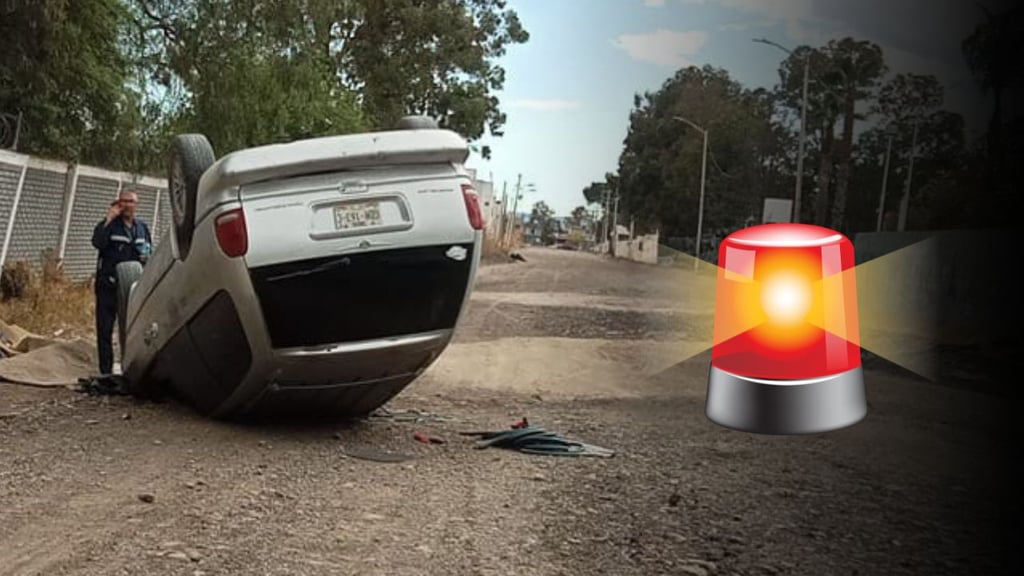 Falla mecánica provoca volcadura de camioneta en el Fidel Velázquez 2