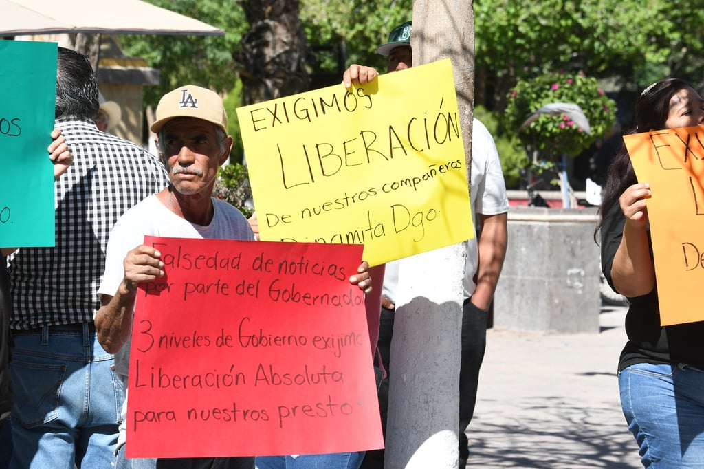 Testigo. El gobernador de Durango, Esteban Villegas aseguró que el gobierno no se doblegará ante las extorsiones; señaló que los temas laborales se resolvieron en las instancias correspondientes.