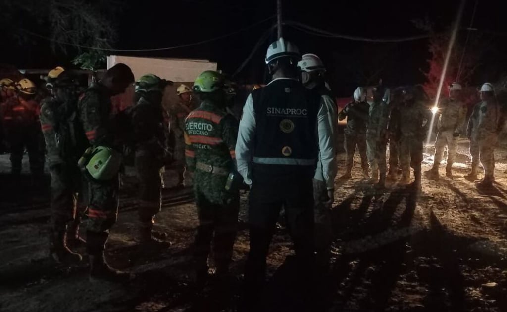 Rescate. En las labores participan elementos de la Secretaría de la Defensa Nacional, la Secretaría de Marina, la CNPC y la Comisión Federal de Electricidad.