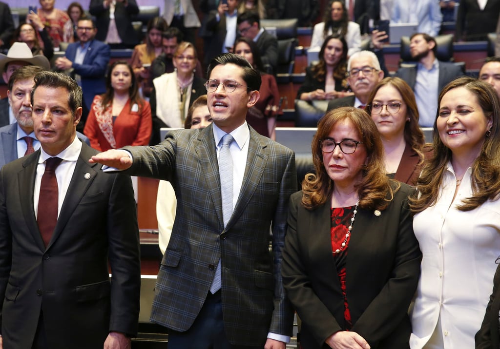 Ratifican a Roberto Velasco en la SRE