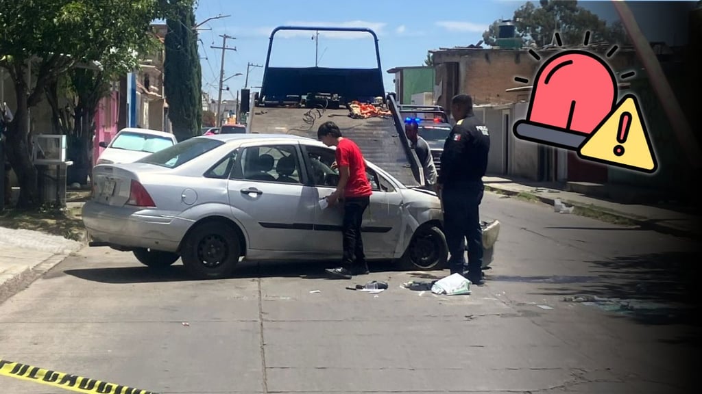 Mujer embarazada volcó en su vehículo en la colonia Universal