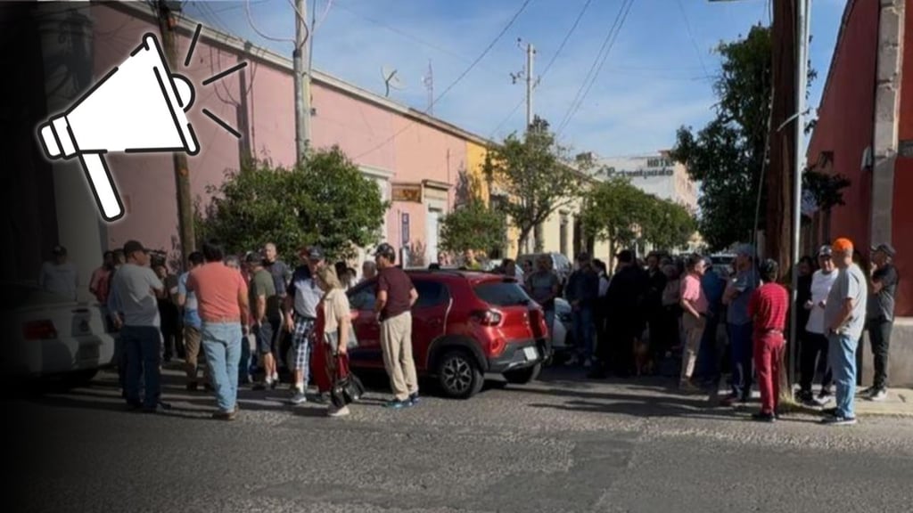 Jubilados cierran calles del Centro de Durango por falta de pago de seguros