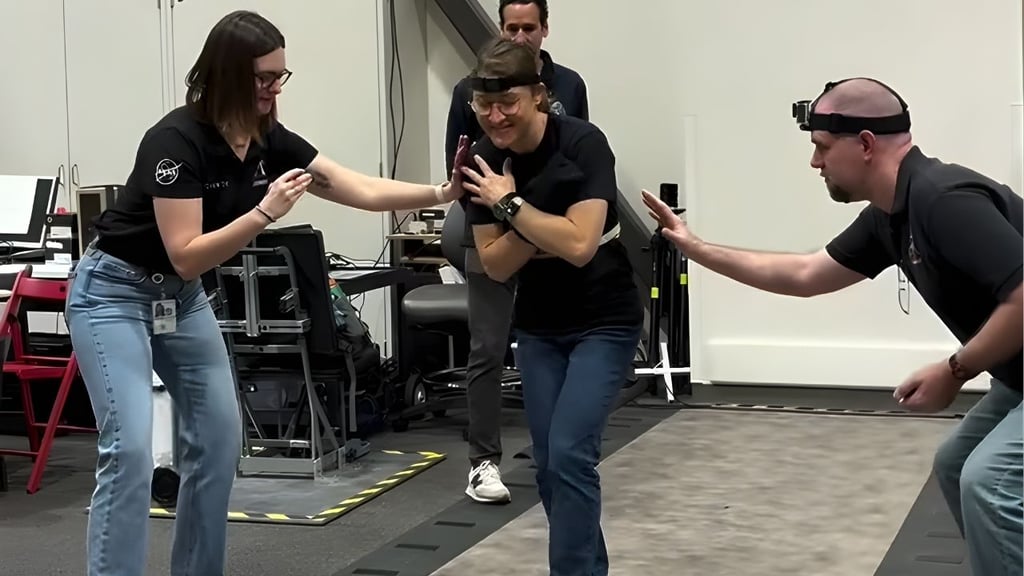 Misión Artemis II: la astronauta Christina Koch reaprende a caminar tras volver a la Tierra