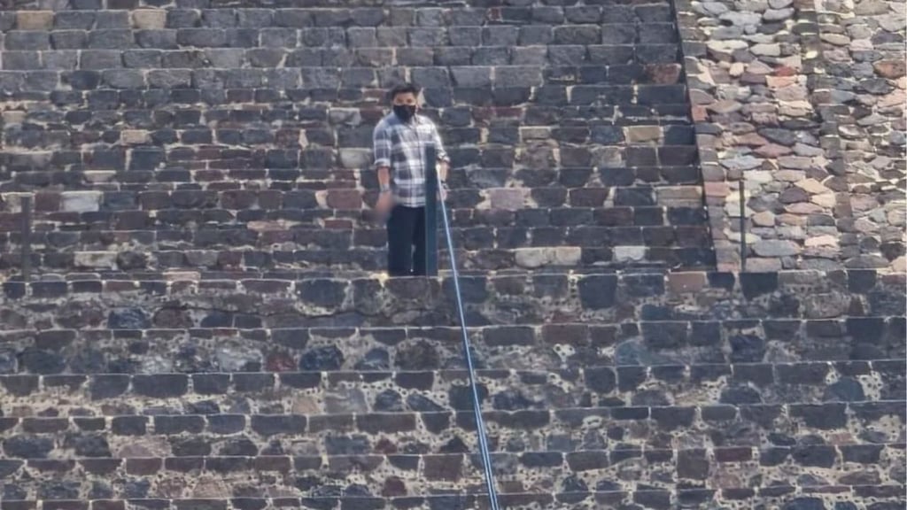 ¿Qué sabemos del hombre que desató la balacera en la Pirámide de la Luna en Teotihuacán?