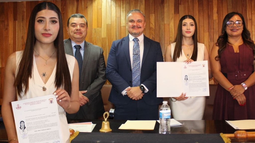 Kenia Rodríguez Simental obtiene título en Derecho por excelencia académica