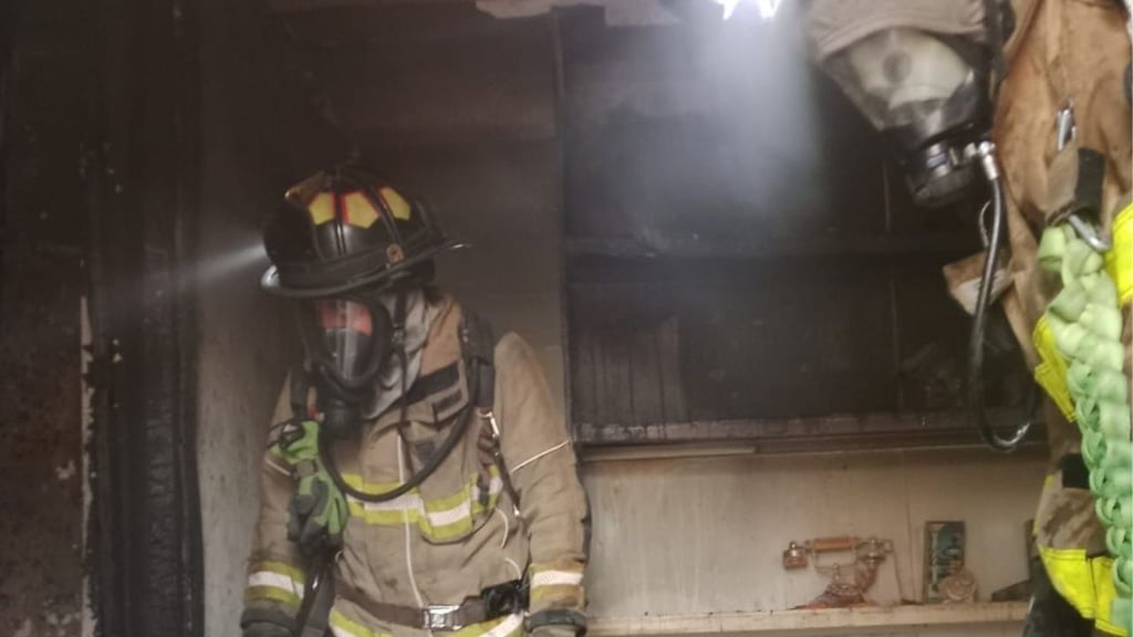 Incendio consume muebles de vivienda en Villas del Guadiana III