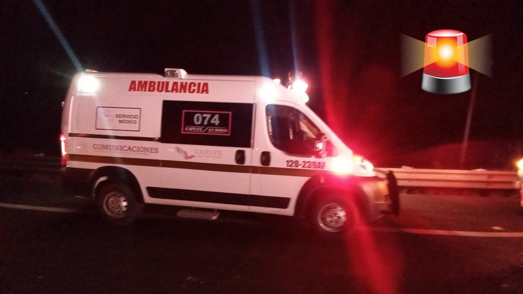 Tráiler sin frenos choca en la caseta de Garabitos; chofer terminó hospitalizado