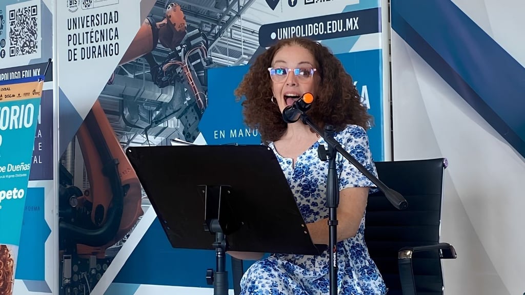 Irene Repeto conecta con universitarios en su visita a Durango