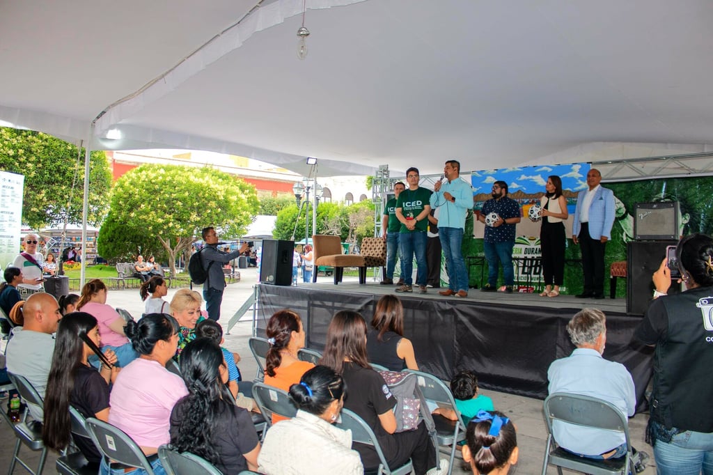 El corazón de la ciudad registró una importante afluencia de lectores, estudiantes y familias que se dieron cita en el primer fin de semana de la fiesta de las letras