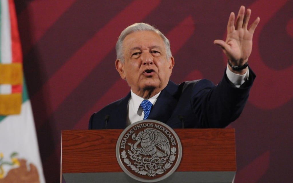Reaparece AMLO y defiende a Sheinbaum