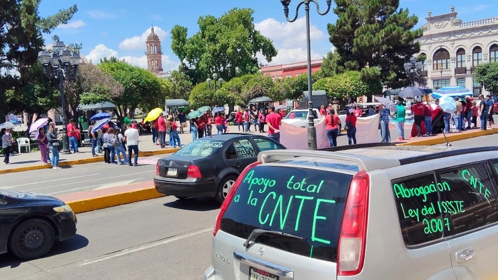 Con bloqueo y consignas, CNTE se suma en Durango a movilizaciones nacionales
