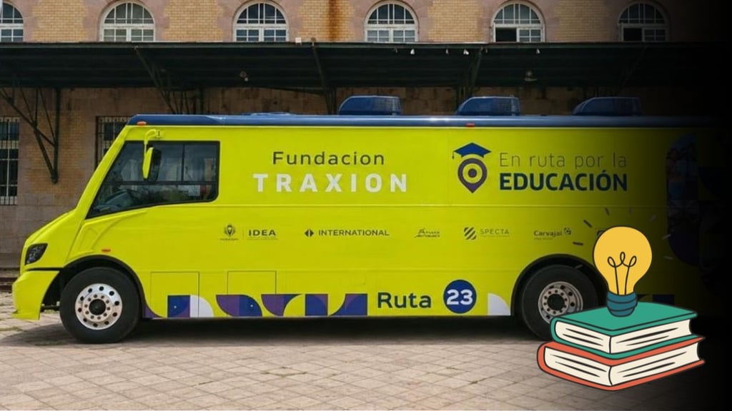 Entregan Aula Móvil en Durango para atender rezago educativo en municipios