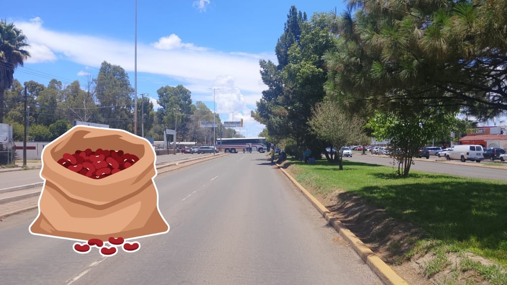 Productores bloquean el bulevar Francisco Villa por incumplimiento en acopio de frijol