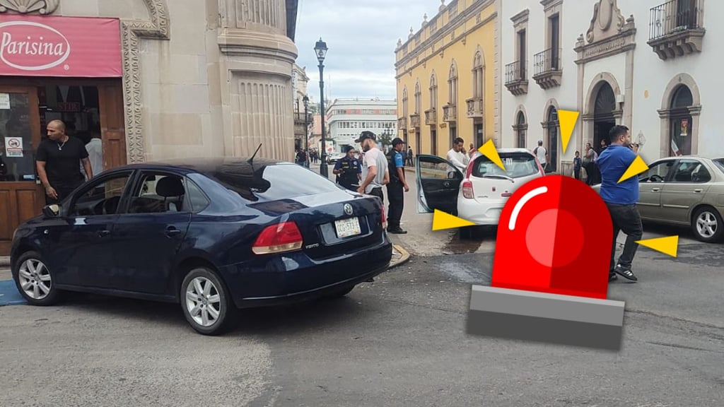 Taxi y particular chocan en plena Zona Centro de Durango