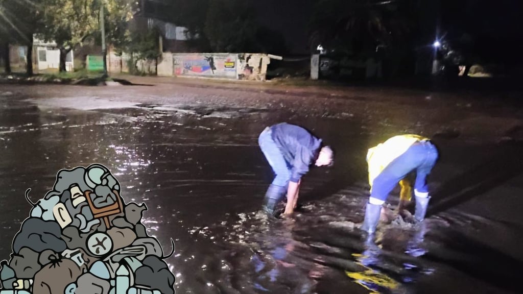 Ante las lluvias en Durango capital, Servicios Públicos limpia basura acumulada en las rejillas