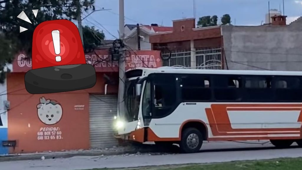 Autobús urbano choca contra poste y negocio de gorditas; deja sin luz a varias viviendas