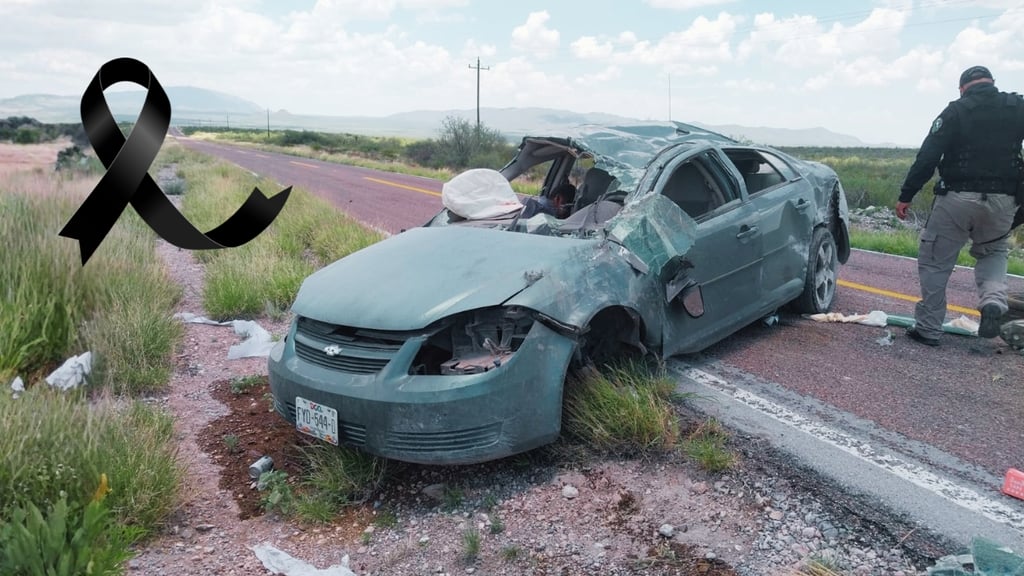 Volcadura en carretera de Mapimí deja a una mujer y un menor de edad sin vida