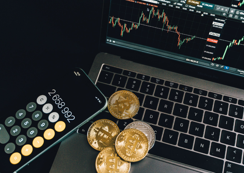 En economía, todo está conectado: ¿cómo es que las tasas de la Fed y Banxico mueven a las cripto?