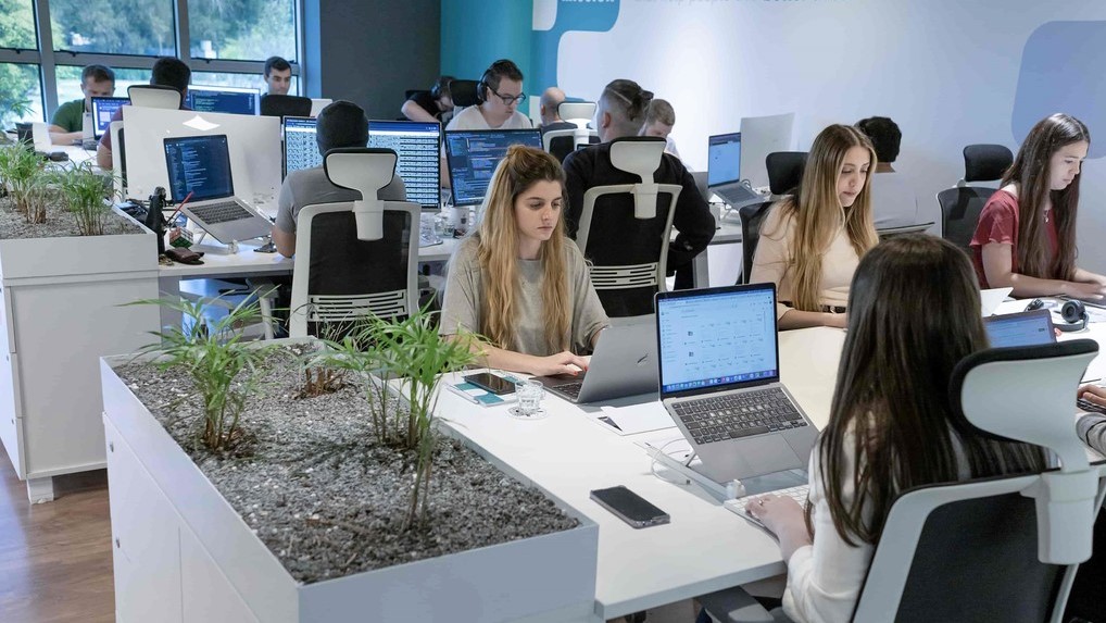Empresas tecnológicas moderan contrataciones para el tercer trimestre de 2026: ManpowerGroup