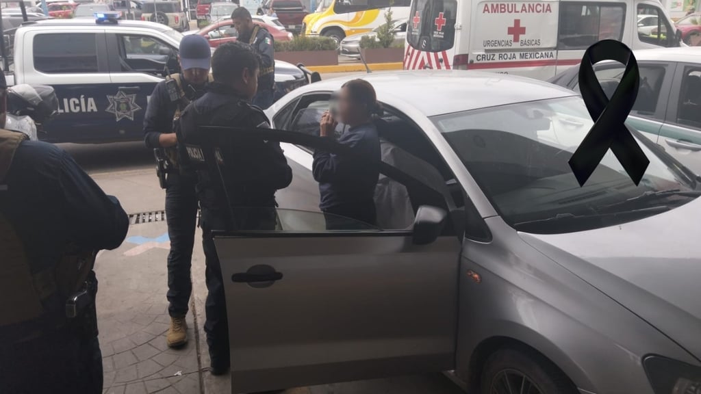 Hombre muere dentro de vehículo estacionado en farmacia de avenida 20 de Noviembre
