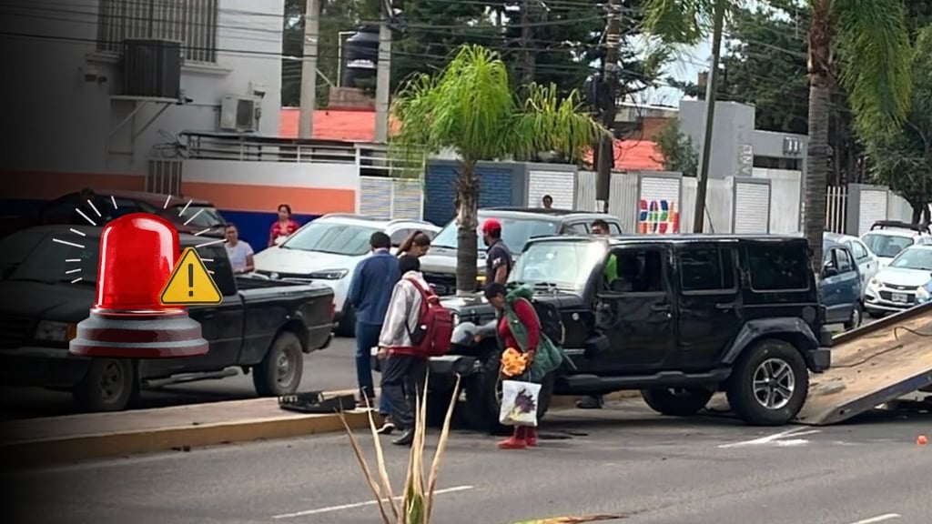 Vuelca camioneta en el bulevar Domingo Arrieta; conductor resulta ileso