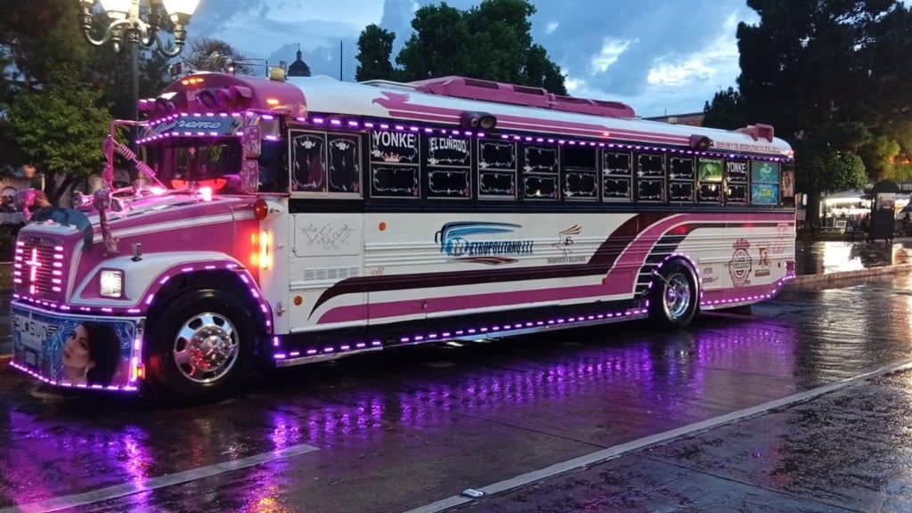 ‘¿Está ciega o qué, mija?’, el famoso ‘Guapo’ llegó a Durango a bordo del ‘Buki Bus’