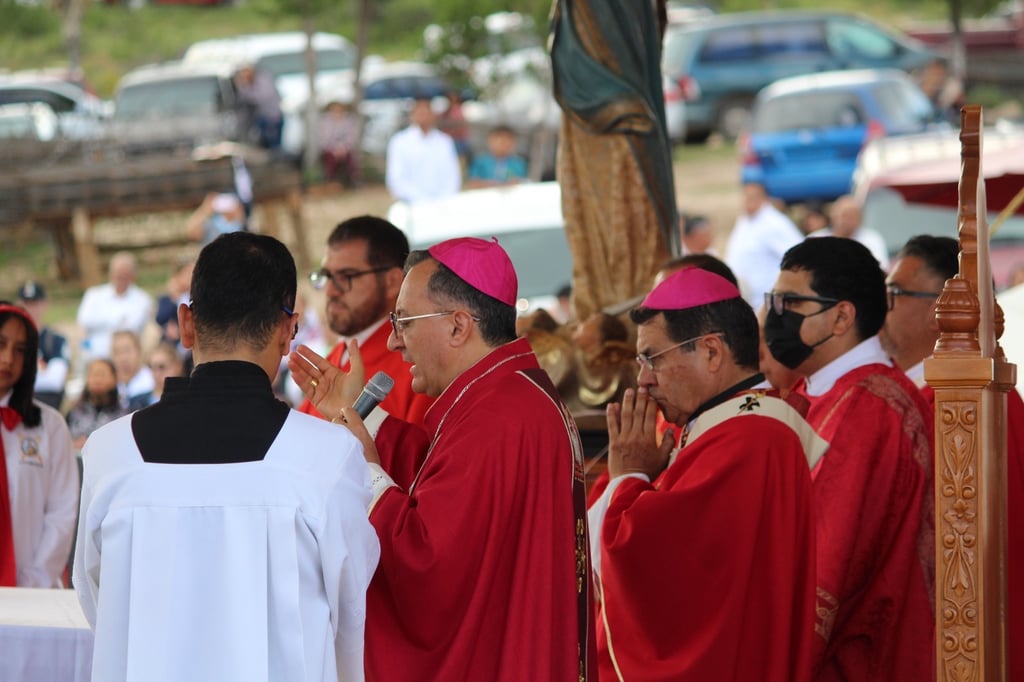 Jóvenes requieren apoyo para no caer en la 'tentación del dinero fácil': Nuncio Apostólico