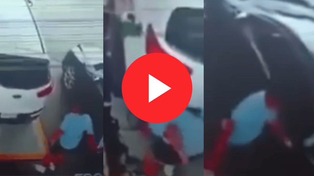Niño recoge fajo de billetes que se le cayó a despachador de gasolinera y escapa | VIDEO