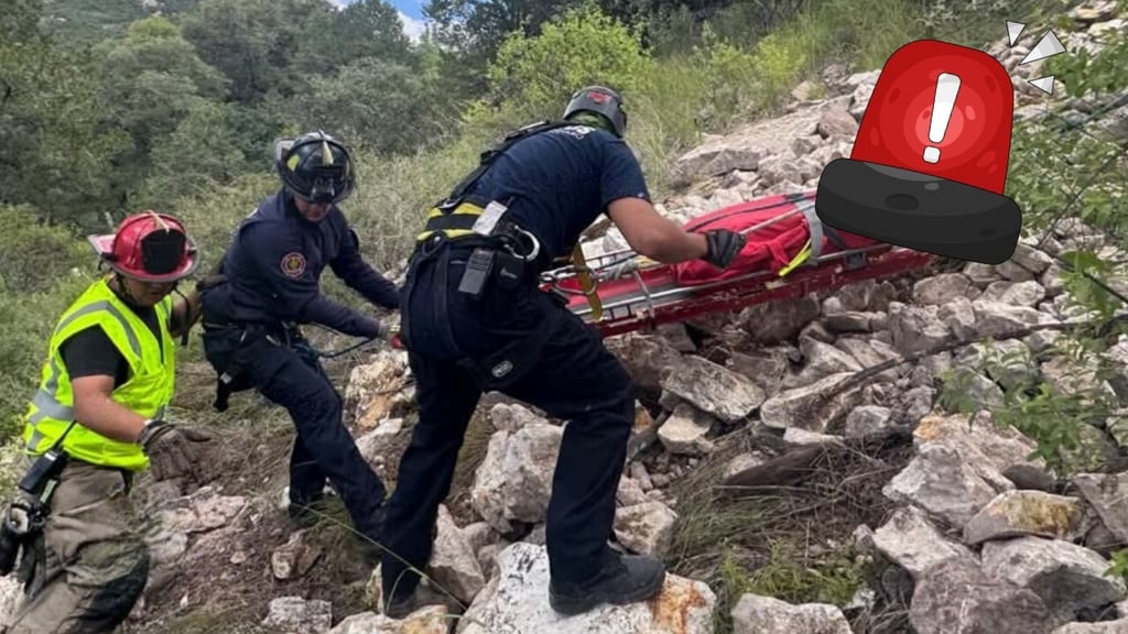 Automovilista vuelca y cae a barranco de 25 metros en Santiago Papasquiaro
