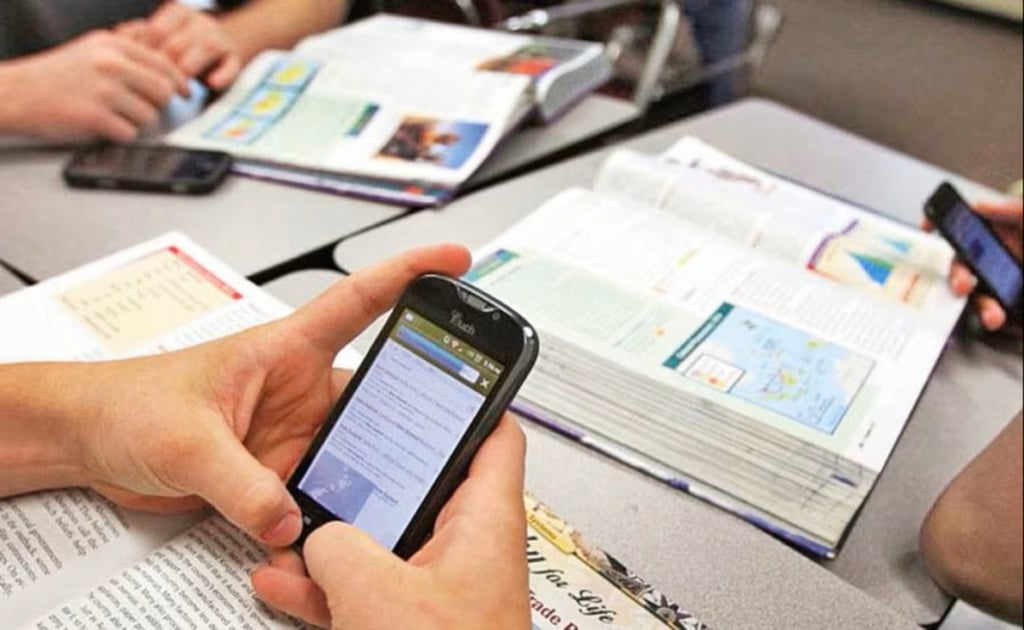 Proceso.  Docentes serán consultados sobre el uso de teléfonos celulares dentro de las aulas educativas.