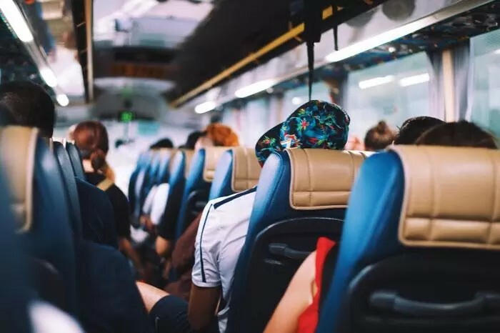 Ventajas de viajar de noche en autobús y cómo elegir el mejor servicio premium en México