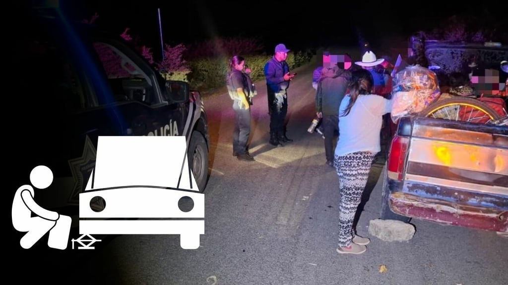 Policías auxilian a familia indígena varada en carretera de Mezquital esta madrugada