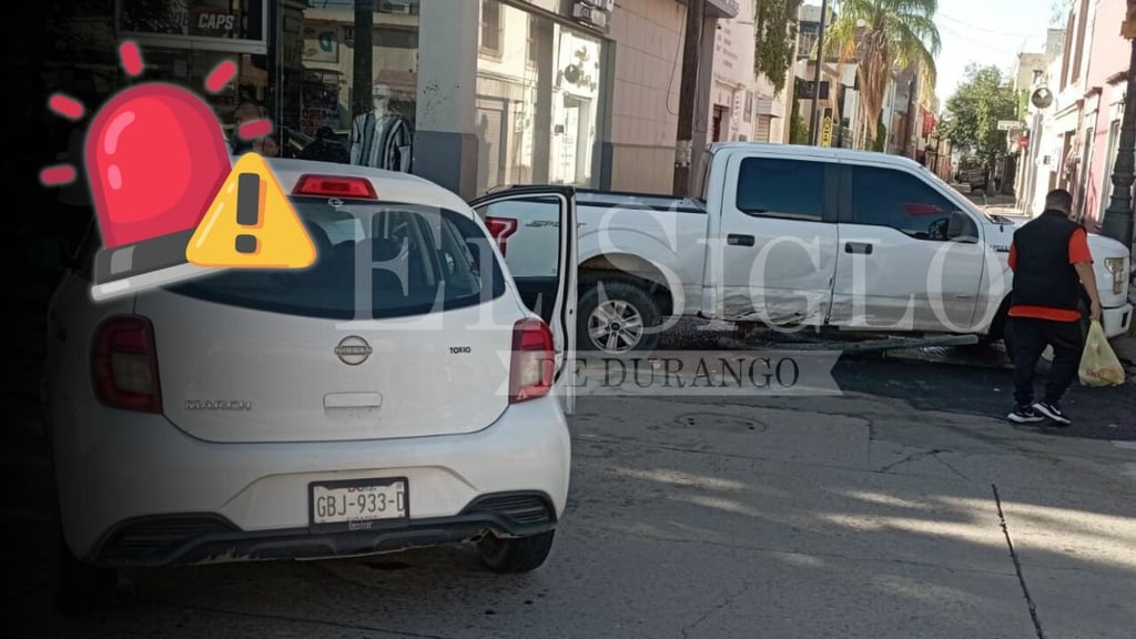 Vuelta prohibida provoca choque sobre avenida 20 de Noviembre, en el Centro de Durango