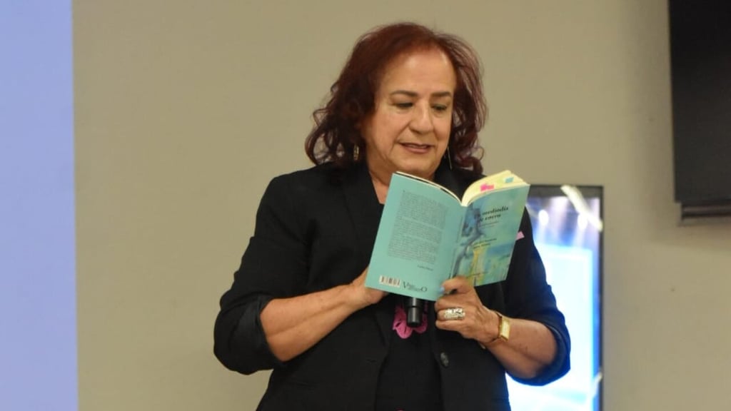 La escritora Socorro Soto presentó a estudiantes su antología 'Un mediodía de enero'