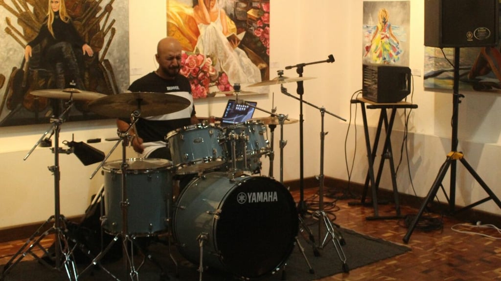 Imparte Geovanni Castañeda clínica de batería en la Casa de la Cultura