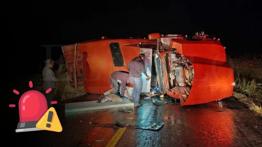 Vuelca tráiler en carretera Francisco Zarco; cierran circulación rumbo a Santiago Papasquiaro