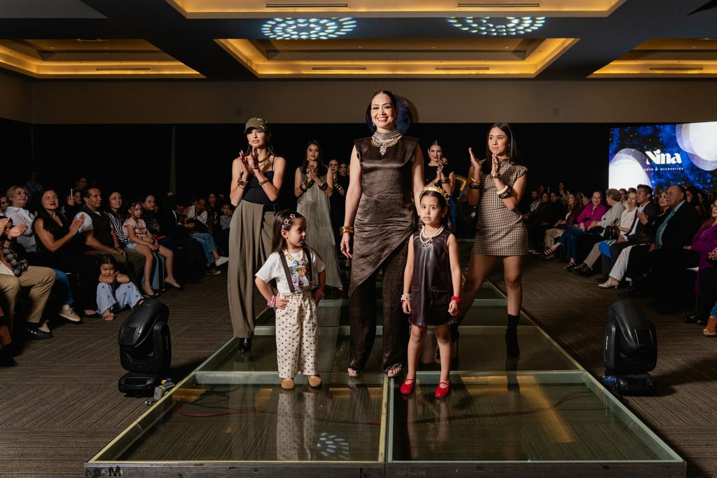 Fashion Show Icónica: Brillo, tendencia y estilo
