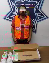 Amagaba con un cuchillo