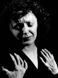 1915: Nacimiento de Edith Piaf, aclamada cantante francesa