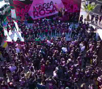 Viven laguneros gran fiesta de color con Marea Rosa 5k