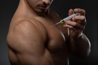Consumo de esteroides puede causar cáncer e infartos, alerta Cofepris