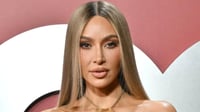 Kim Kardashian cambia a rubia y deslumbra con su silueta