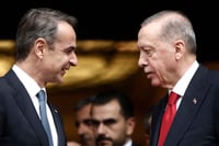 Tayyip Erdogan y Kyriakos Mitsotakis prometen se reunirse una vez al año para impulsar relaciones