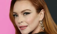 Lindsay Lohan enseña cómo lucir un elegante vestido cut out
