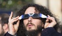 ¿Dónde puedo encontrar lentes certificados para el Eclipse Solar 2024?