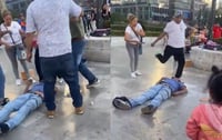 VIDEO: Golpean a vendedor ambulante en Bellas Artes